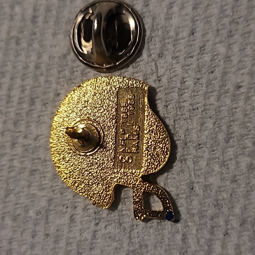 1985 RAMS Helmet Pin - Picture 3 of 3